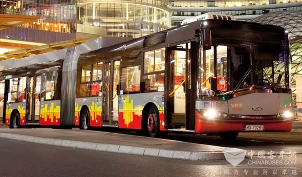 应用艾里逊和康明斯柴电混合动力的公交车.jpg