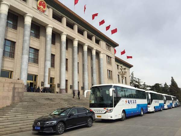 人民大会堂前的安凯A9