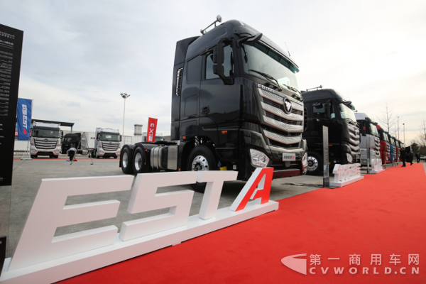 搭载康明斯X12发动机的福田欧曼EST超级卡车
