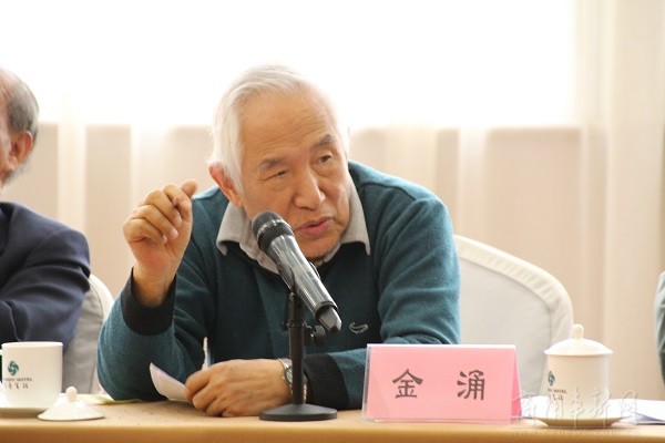 专家组专家就甲醇汽车未来发展提出建议