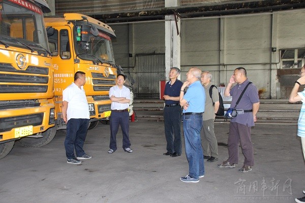 专家组专家现场询问驾驶员车辆使用情况 专家组专家现场询问驾驶员车辆使用情况