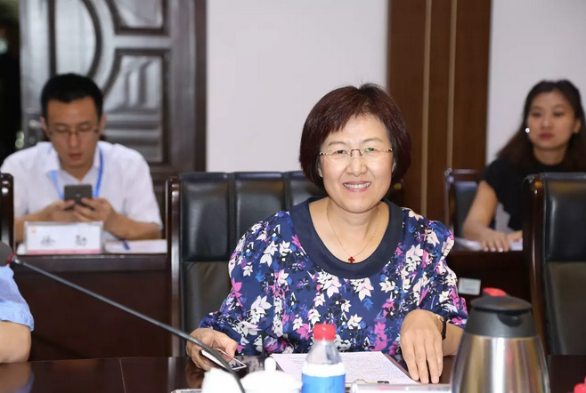 《汽车与运动evo》出版人周丽娟女士致辞