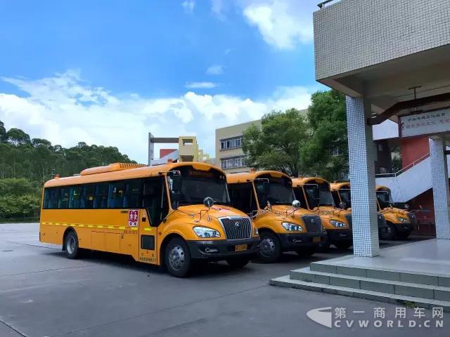 佛山白坭小学校车搭载YC4G发动机
