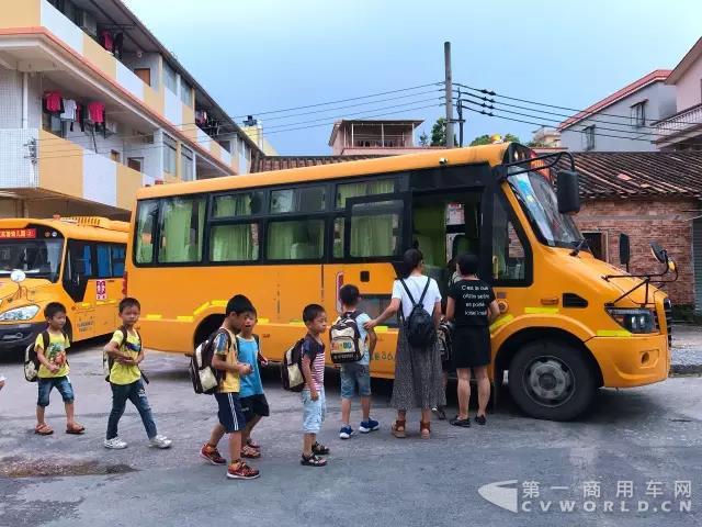 佛山三水幼儿园校车搭载YC4FA发动机