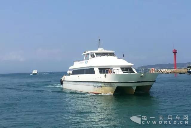 越南下龙湾上装配玉柴“芯”的游艇 越南下龙湾上装配玉柴“芯”的游艇