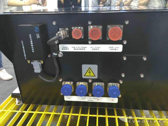 亿华通氢燃料电池发动机生产基地首台下线