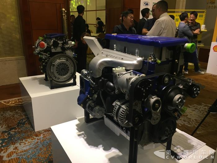 云内全新DEV系列5万公里长换油发动机展示