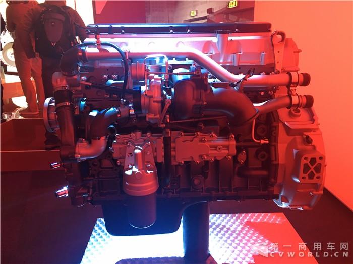 发布会现场的FPT Cursor9天然气发动机展示