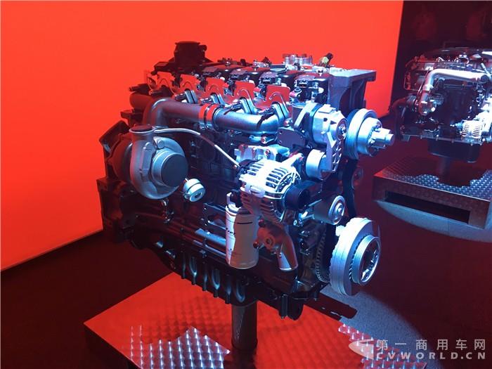 发布会现场的FPT NEF6天然气发动机展示