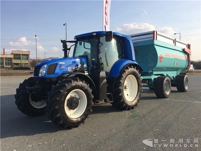搭载天然气动力的纽荷兰拖拉机