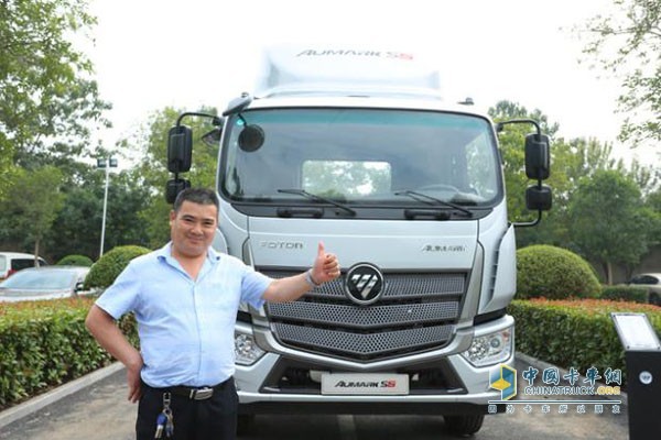 中能公司的葛总与搭载福康发动机的欧马可S5