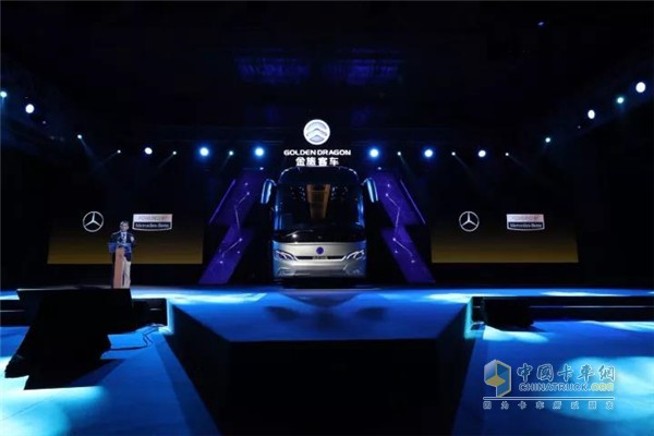 金旅客车总工程师陈笃廉先生发表演讲