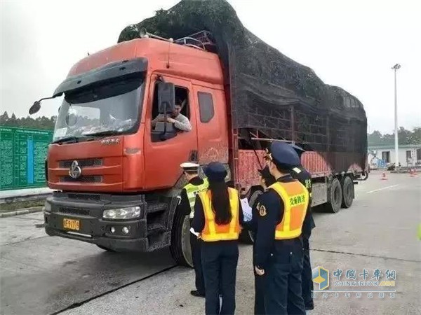 交通执法