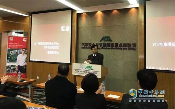 在场师生围绕“精彩的世界和你的职业生涯”进行精彩互动