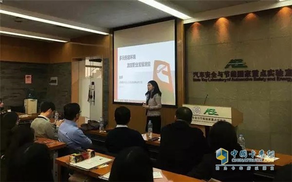 就“多元包容环境激发职业发展潜能”的主题与在场师生进行深入探讨