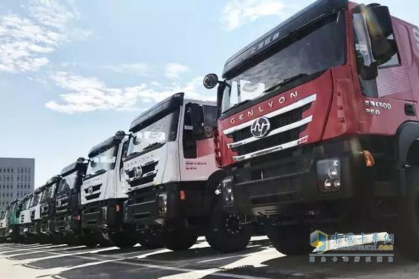 上汽红岩新型智能环保渣土车