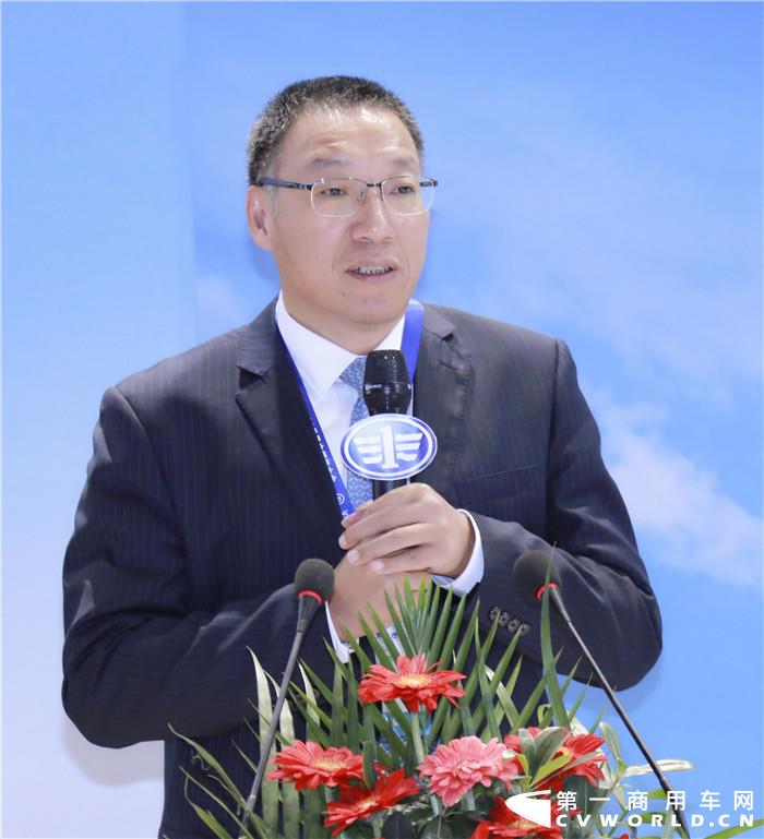 一汽解放事业本部本部长助理，解放公司总经理助理，解放发动机事业部党委书记、总经理钱恒荣