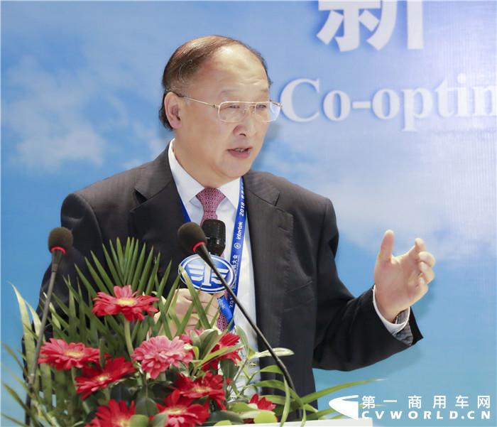 中国工程院院士、中国汽车工程学会理事长、清华大学教授李骏