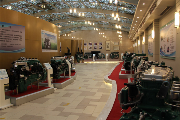 锡柴历史博物馆中展示的发动机产品