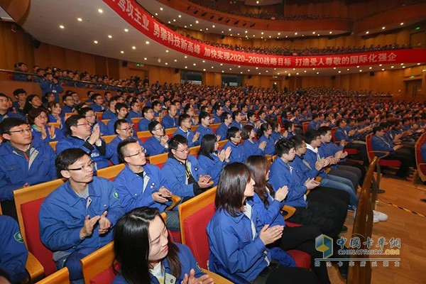 向全体潍柴人致敬 向全体潍柴人致敬