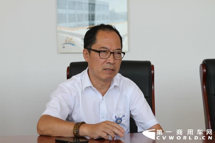 骏马客运副总经理向南