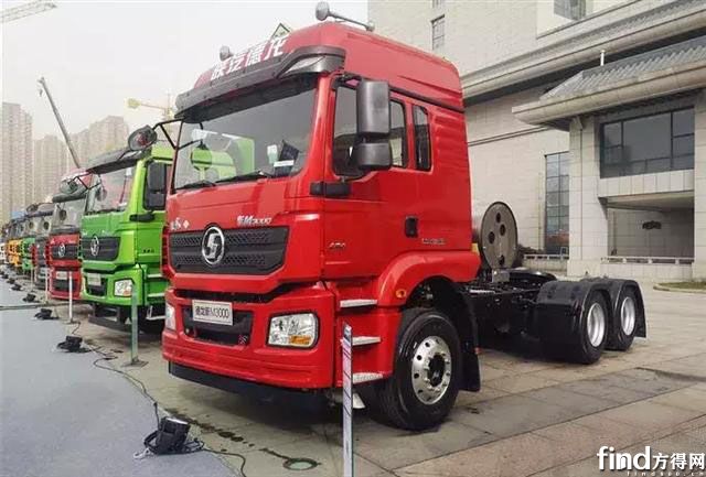 搭载潍柴国六天然气发动机的陕汽重卡