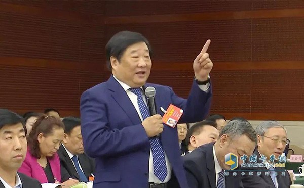 全国人大代表,山东重工集团党委书记、董事长谭旭光 全国人大代表,山东重工集团党委书记、董事长谭旭光