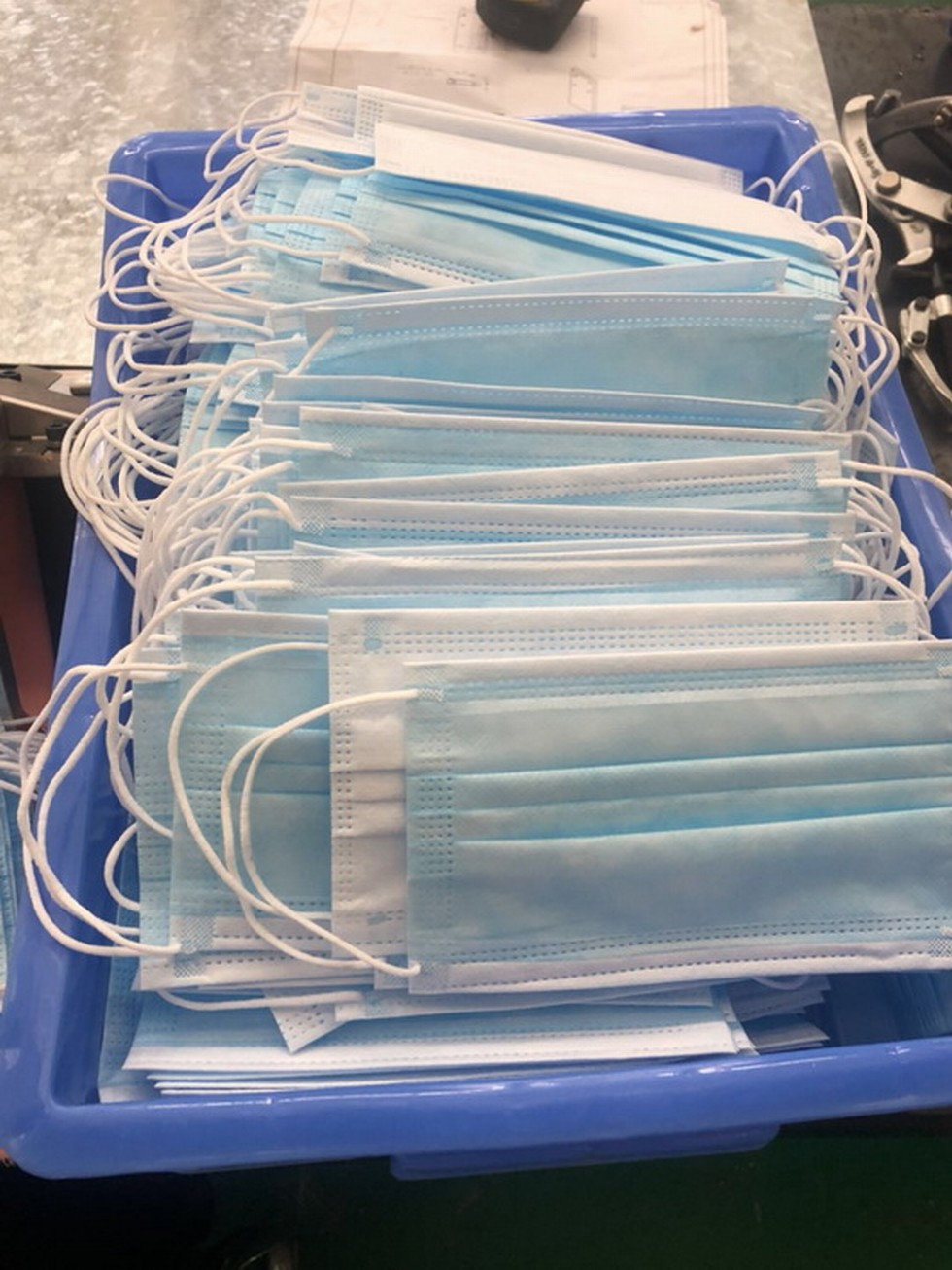 口罩机试制出的口罩